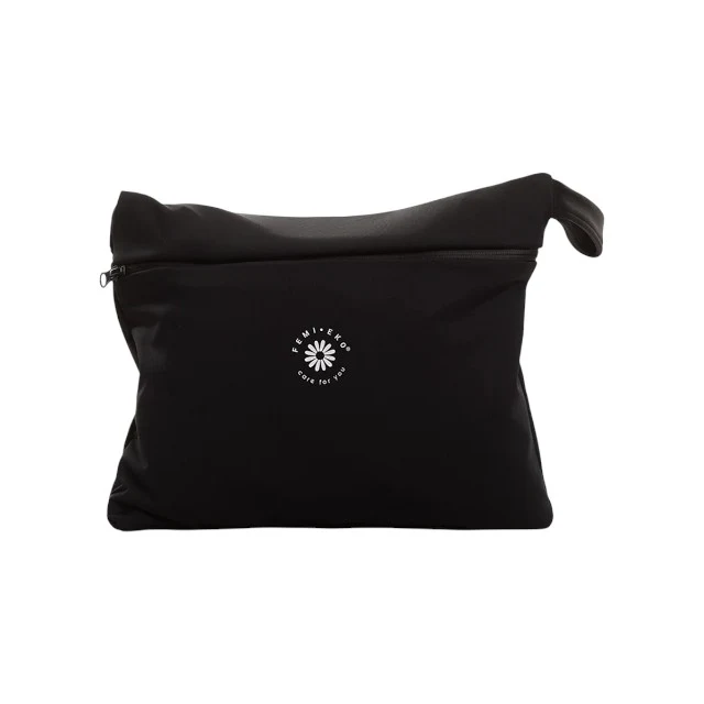 Geantă impermeabilă FEMI.EKO®, pentru produse menstruale, 2 buzunare practice, dimensiuni 19 cm x 24 cm, culoare negru